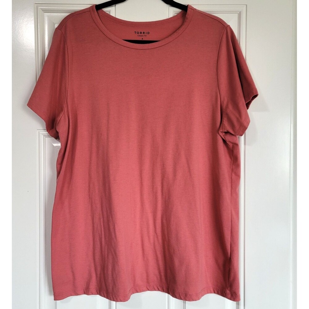 Torrid Size 2 (2X) Classic Fit Short Sleeve Crewneck Tee Rose Pink Layering